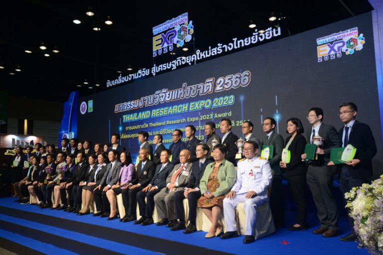 งานวิจัย มสธ. เรื่อง การพัฒนาแพลตฟอร์มปลาแห่งสยามเพื่อเป็นศูนย์กลางตลาดอิเล็กทรอนิกส์และแลกเปลี่ยนเรียนรู้ ของคณะอาจารย์สำนักเทคโนโลยีการศึกษา รับรางวัลชมเชยในงาน&hellip;