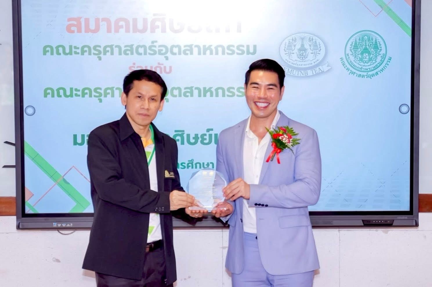 You are currently viewing ขอแสดงความยินดีกับ รองศาสตราจารย์ ดร.กรรรณ จรรยาวุฒิวรรณ์ รักษาการแทนรองอธิการบดี ฝ่ายบริการวิชาการ ทำนุบำรุงศิลปวัฒนธรรม