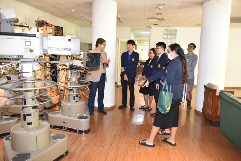 คณะครูและบุคลากรทางการศึกษา โรงเรียนพระโขนงพิทยาลัย เยี่ยมชม อาคารผลิตรายการวิทยุและโทรทัศน์ (EBPC) สำนักเทคโนโลยีดการศึกษา…