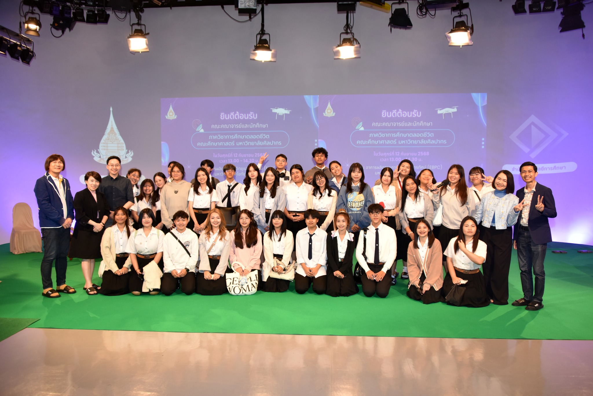 You are currently viewing คณาจารย์และนักศึกษา ภาควิชาการศึกษาตลอดชีวิต คณะศึกษาศาสตร์ มหาวิทยาลัยศิลปากร เข้าศึกษาดูงานกระบวนการผลิตสื่อเพื่อการศึกษา ณ อาคารผลิตรายการวิทยุและโทรทัศน์ (EBPC) สำนักเทคโนโลยีการศึกษา มหาวิทยาลัยสุโขทัยธรรมาธิราช
